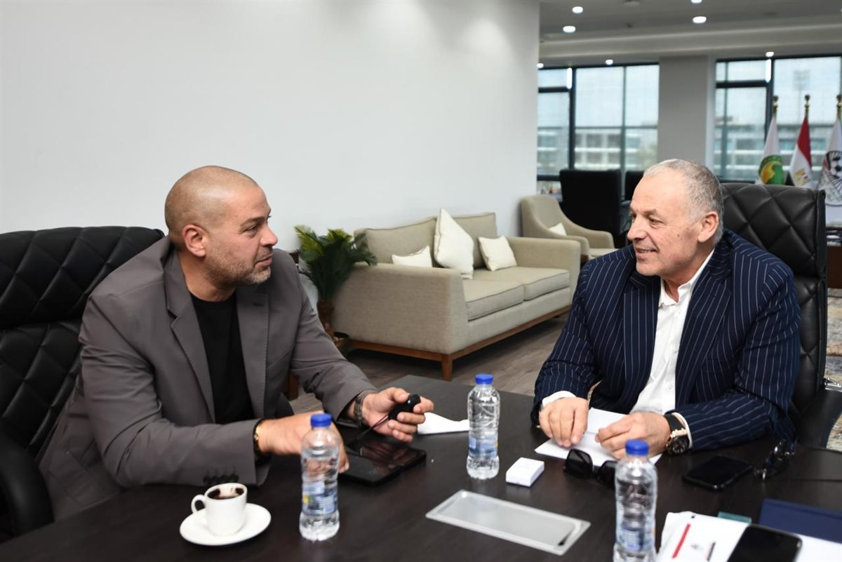 <strong>أبو ريدة يجتمع مع دياب لبحث التعاون بين اتحاد الكرة ورابطة الأندية</strong>