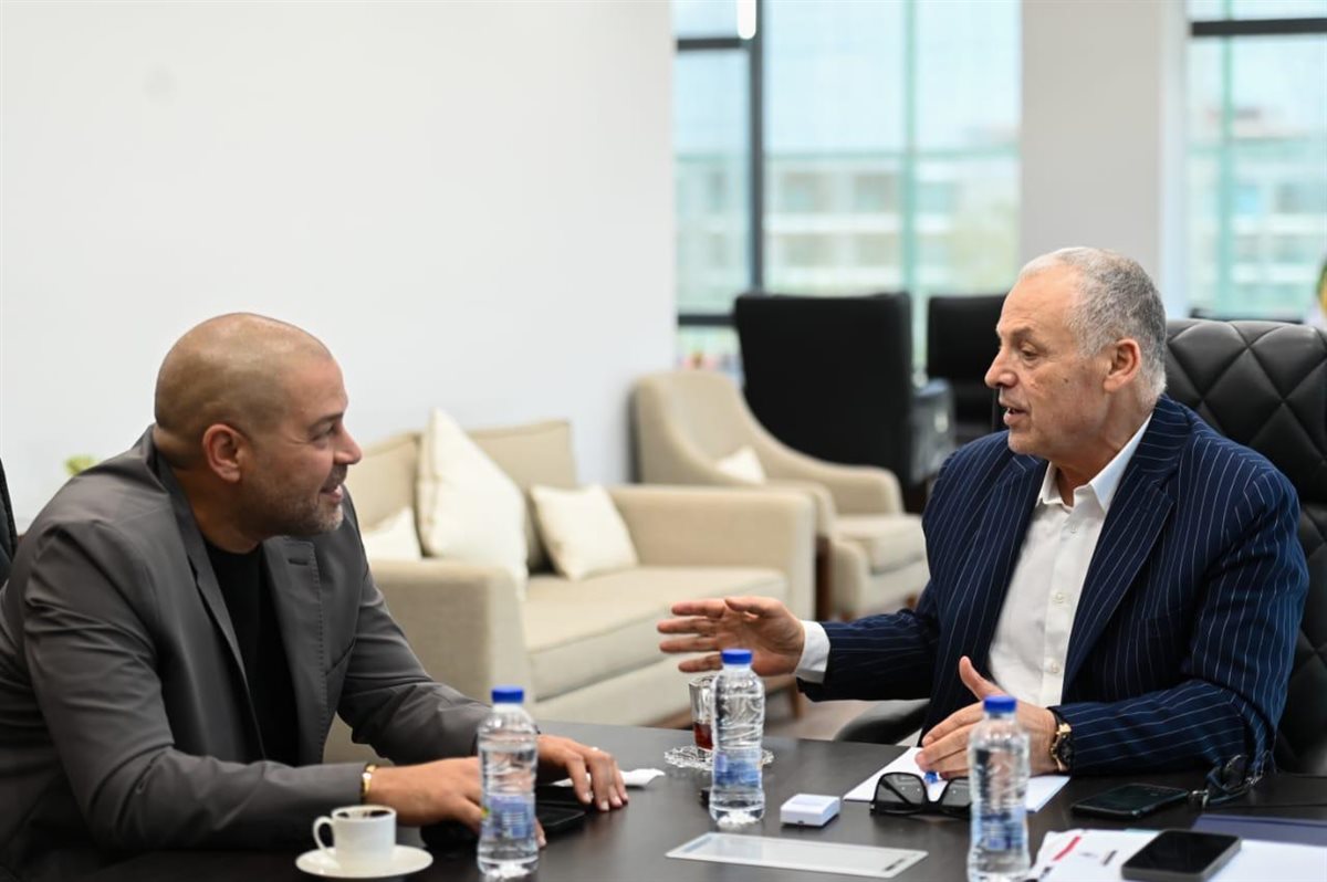 <strong>أبو ريدة يجتمع مع دياب لبحث التعاون بين اتحاد الكرة ورابطة الأندية</strong>