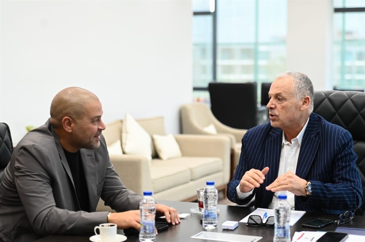 <strong>أبو ريدة يجتمع مع دياب لبحث التعاون بين اتحاد الكرة ورابطة الأندية</strong>