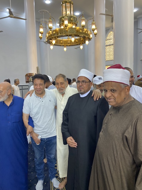 استقبال الأهالي لمحافظ الأقصر بمسجد يوسف بدوي