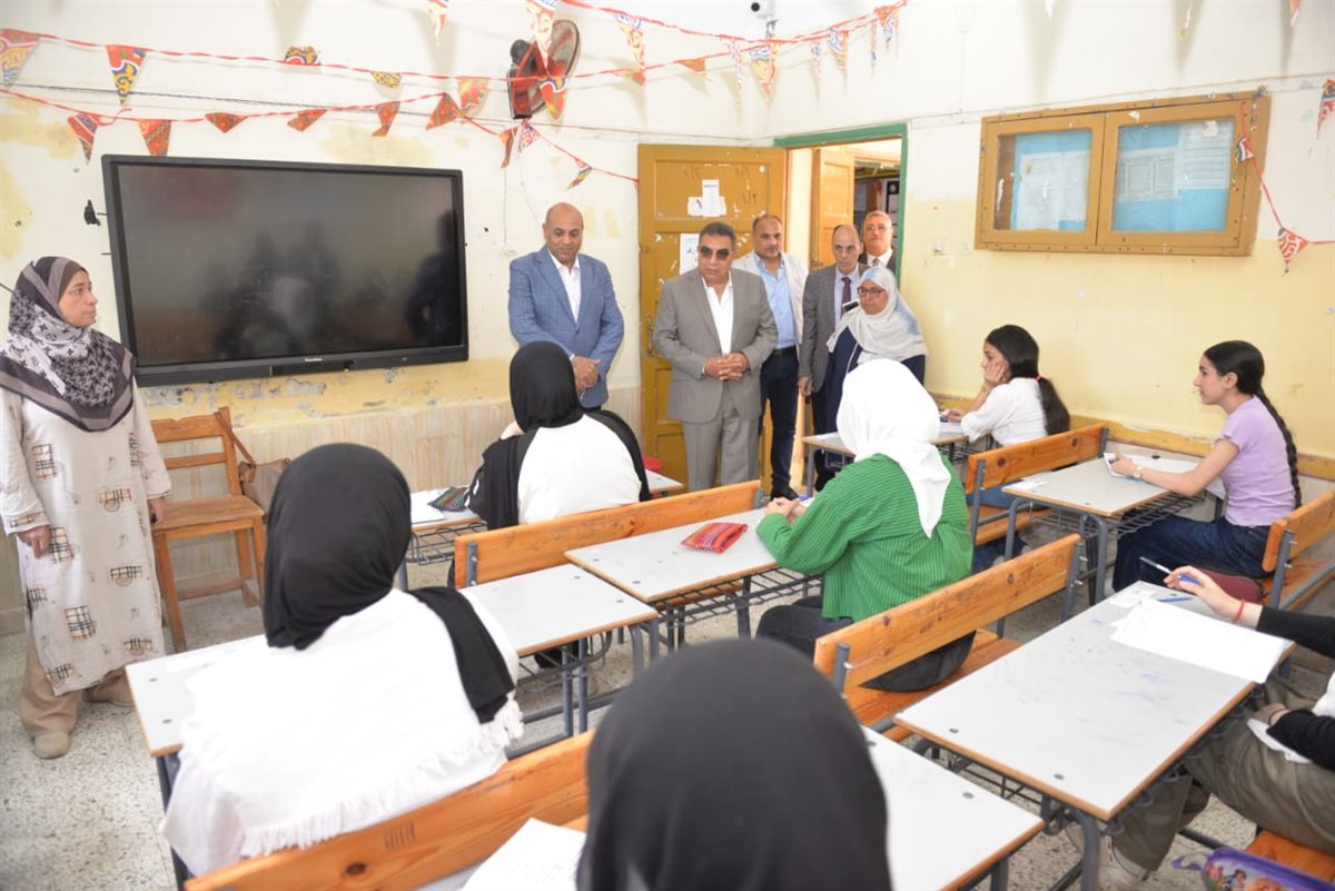 محافظ الدقهلية يتفقد لجان امتحانات الإعدادية