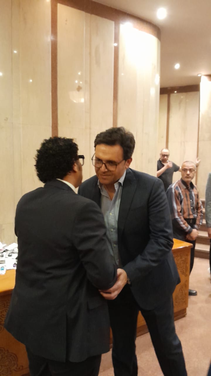 وزير الثقافة وخالد جلال ومحمود التهامي أول الحاضرين في عزاء والد رئيس دار الأوبرا بمسجد الشرطة بصلاح سالم