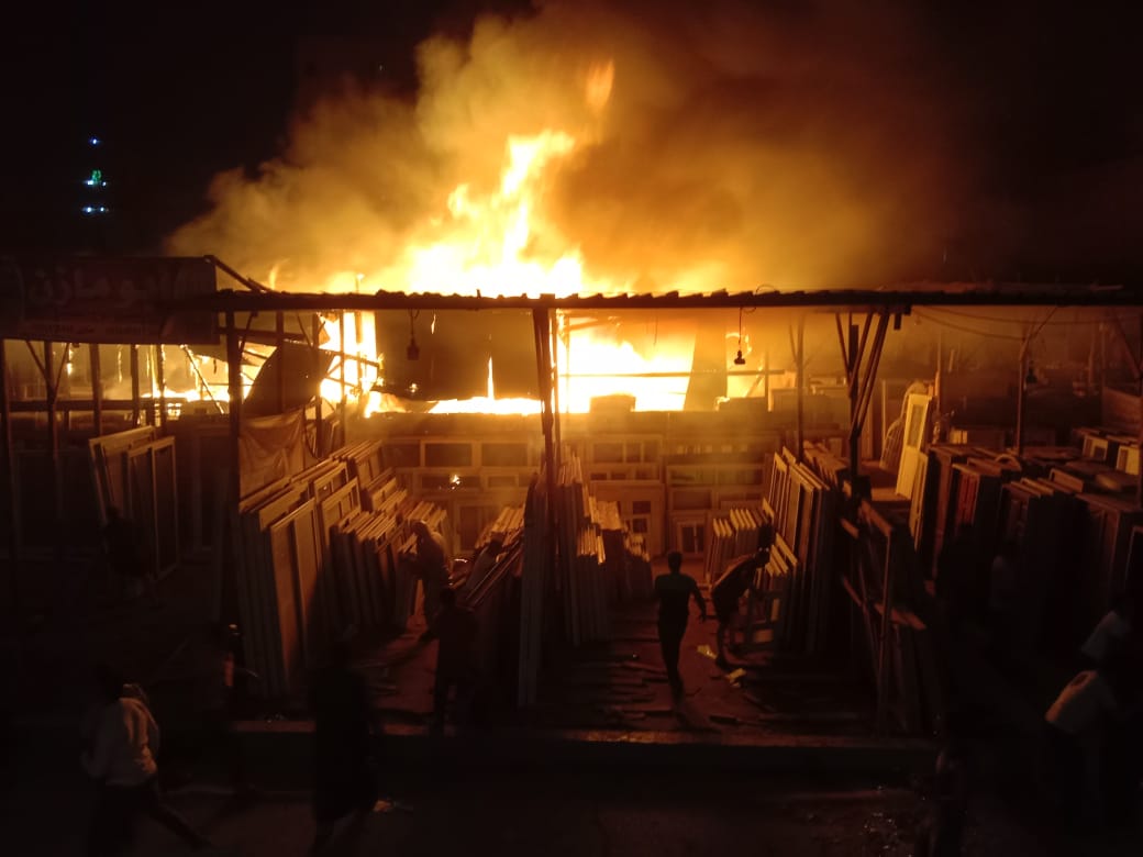 اندلاع حريق بمخزن أخشاب بجوار مؤسسة الزكاة