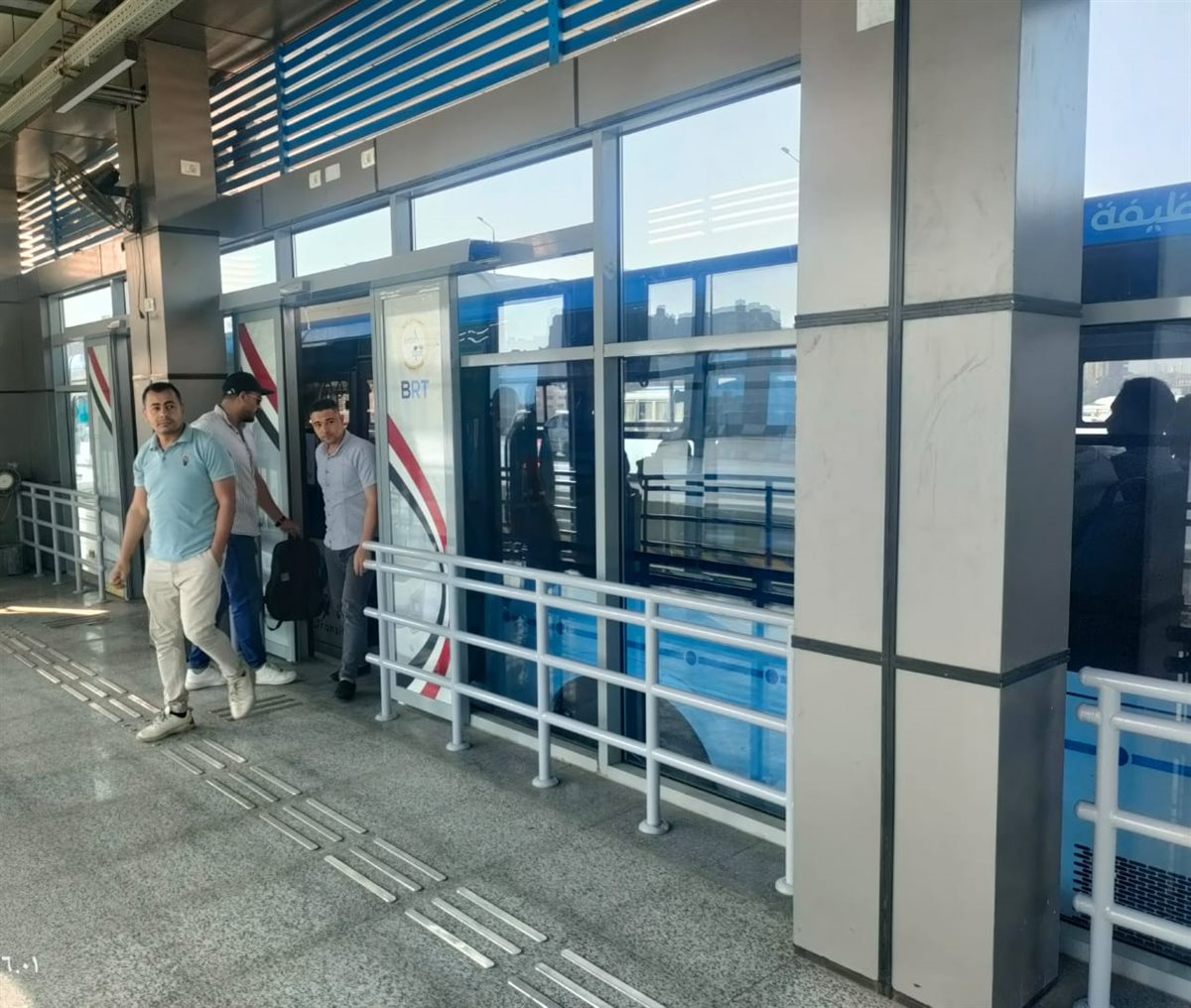 الركاب في الأتوبيس الترددي