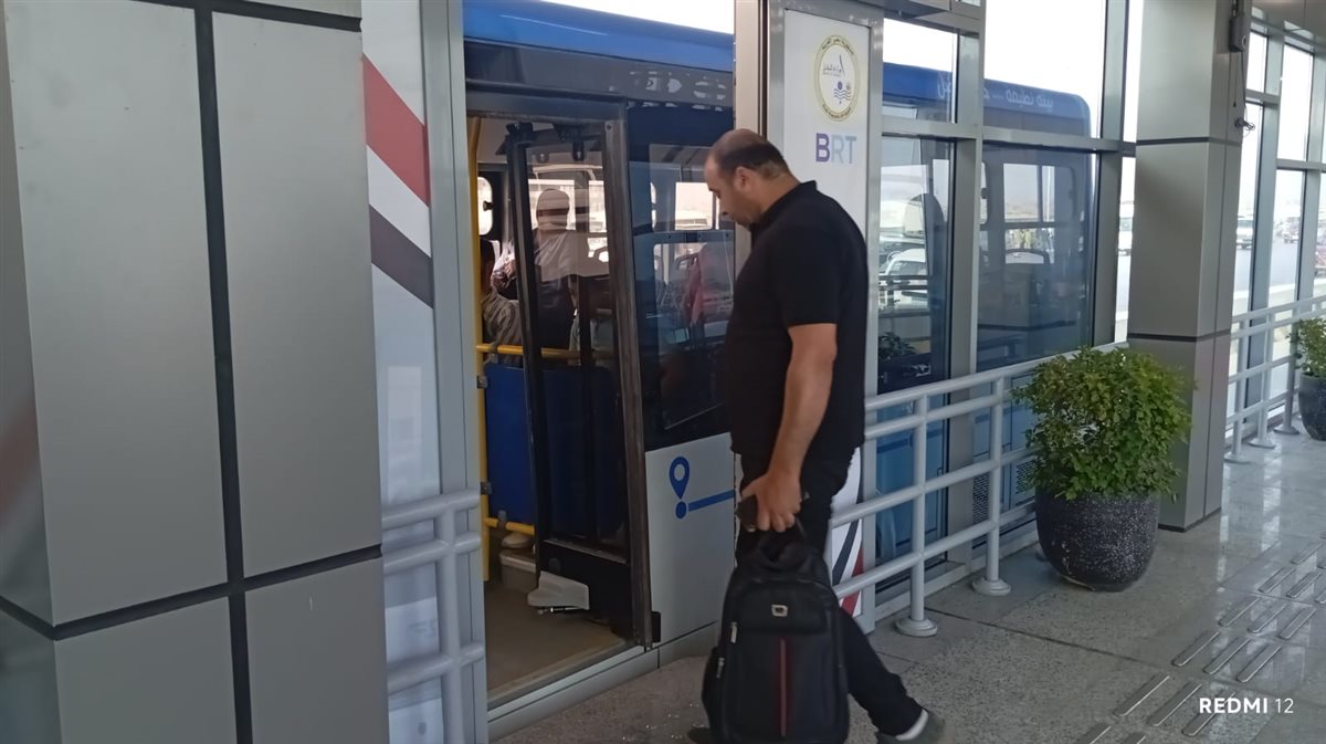 الركاب في الأتوبيس الترددي