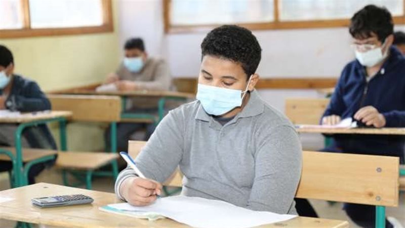 طالب في لجنة امتحان