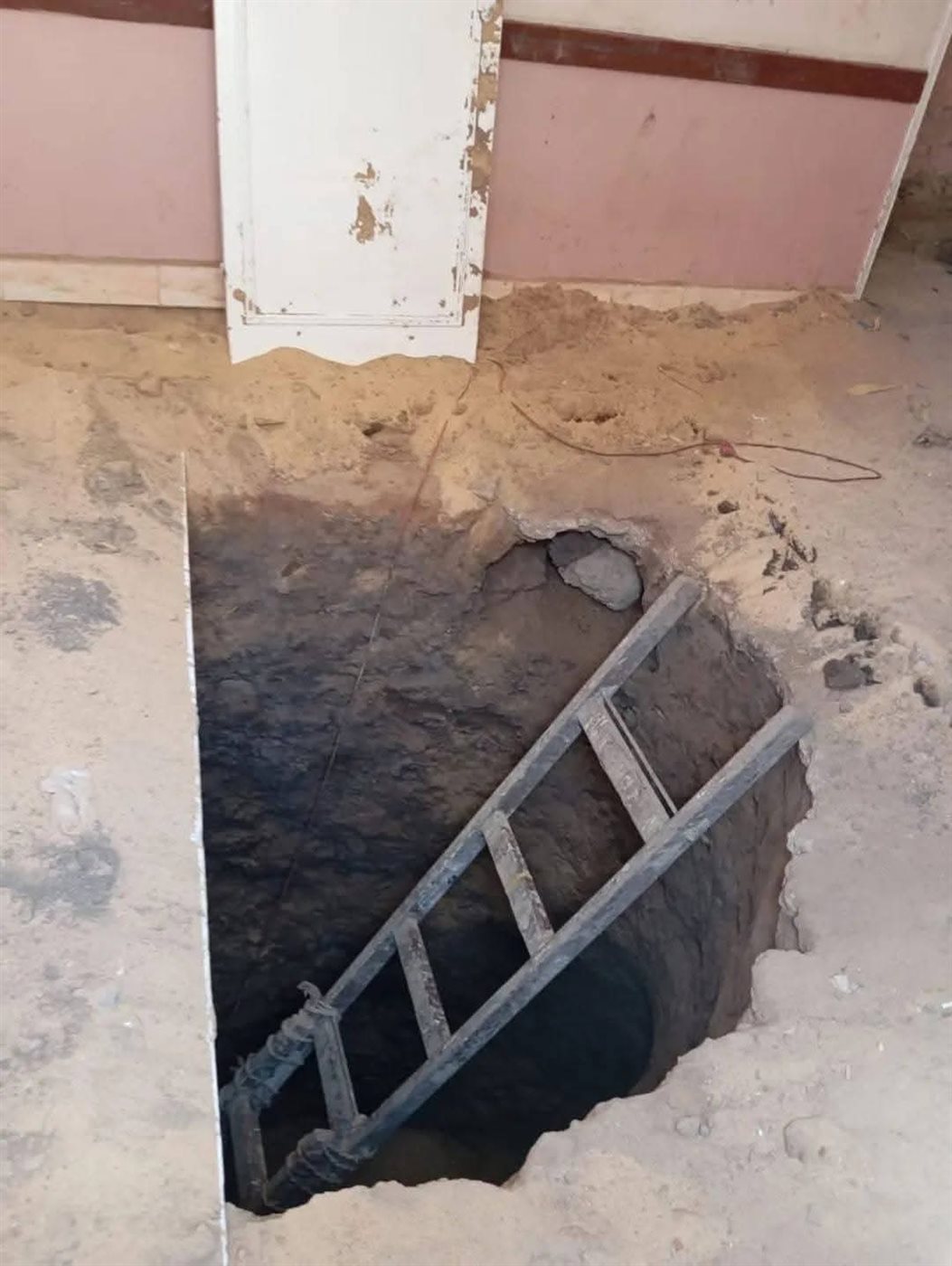 الحفرة التي تم الكشف عنها