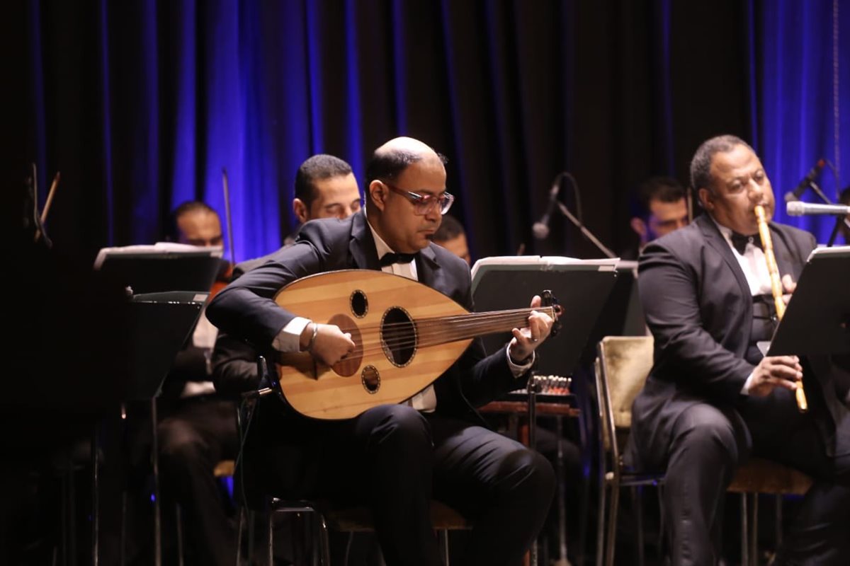 نجوم معهد الموسيقى العربي يتألقون أثناء تقديم حفل كلثوميات في عام أم كلثوم