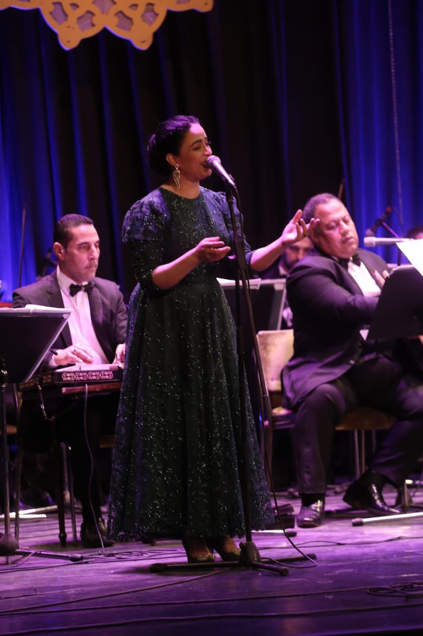 نجوم معهد الموسيقى العربي يتألقون أثناء تقديم حفل كلثوميات في عام أم كلثوم