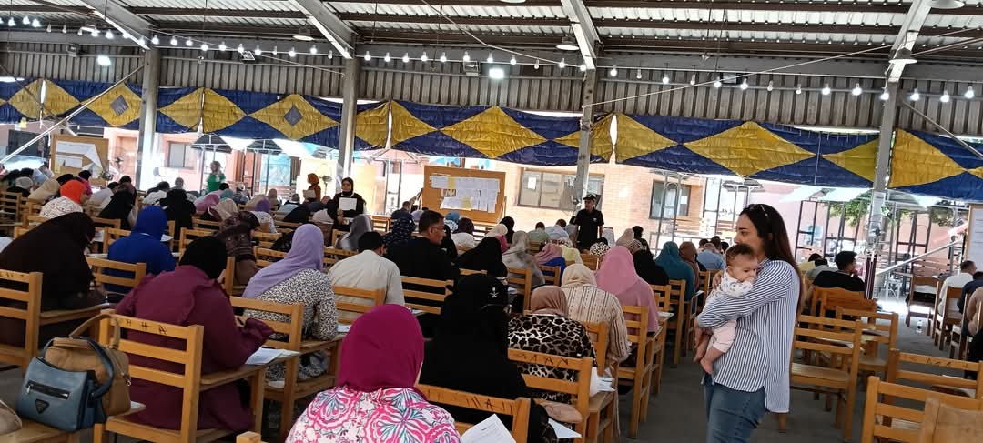 استاذة جامعية تحمل رضيع طالبة ببورسعيد 