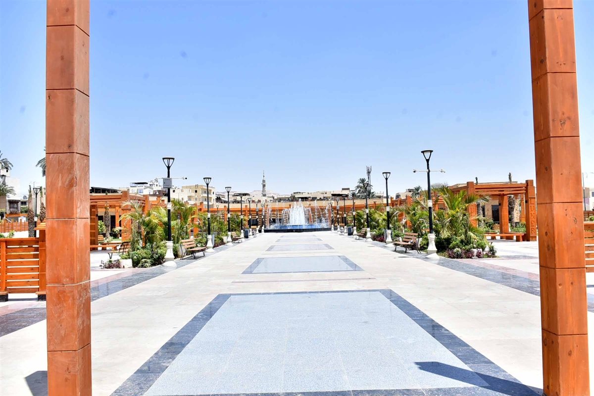 محافظ الأقصر يتفقد كورنيش البر الغربي