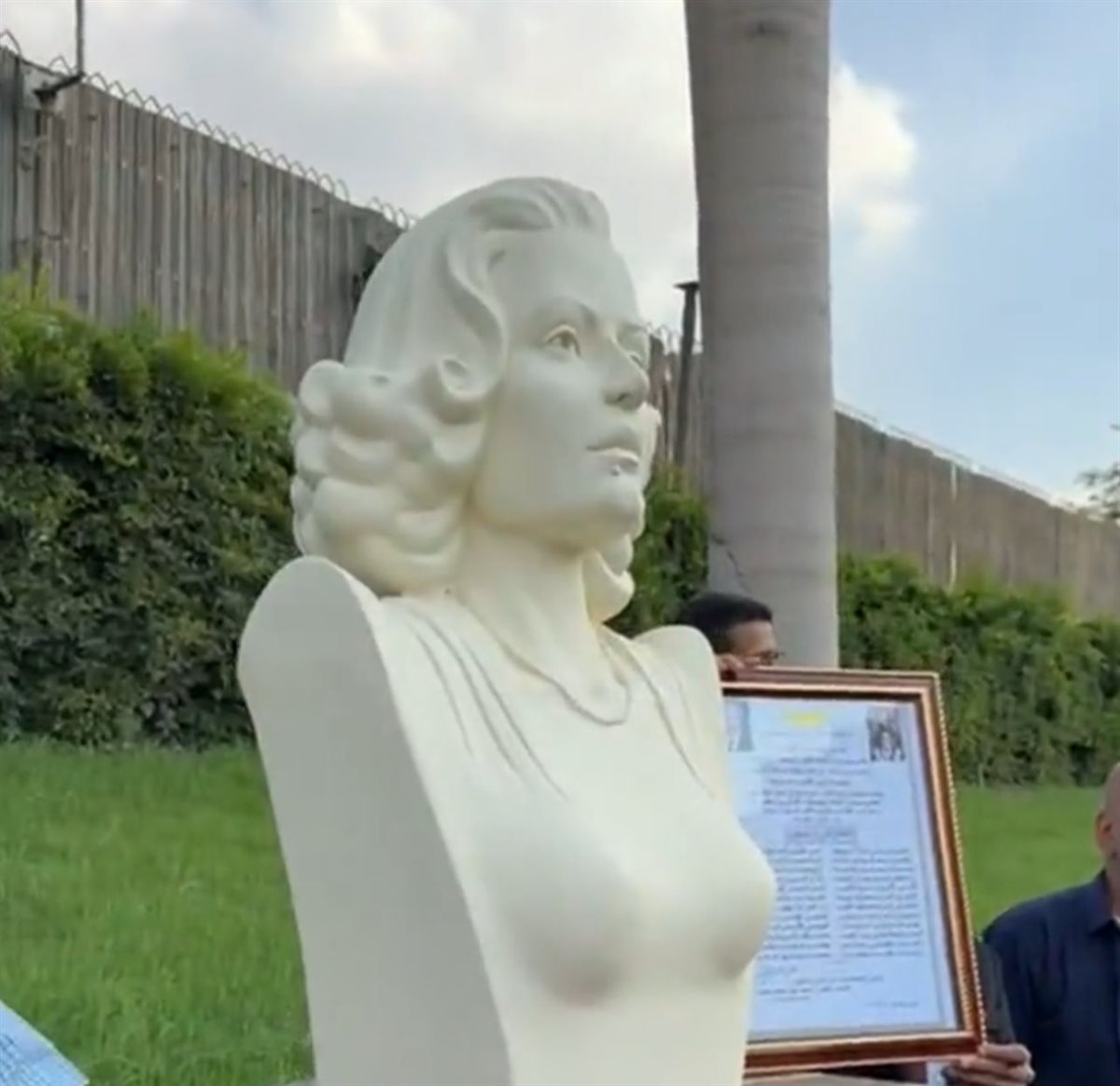 إزاحة الستار عن تمثال أسمهان في دار الأوبرا المصرية