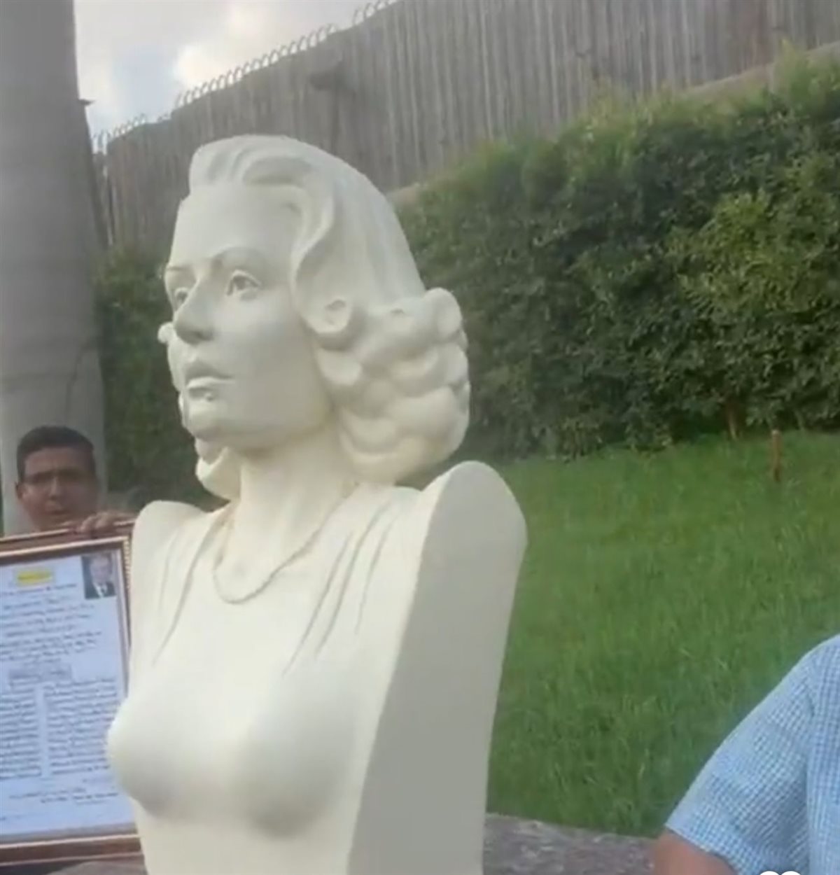 إزاحة الستار عن تمثال أسمهان في دار الأوبرا المصرية