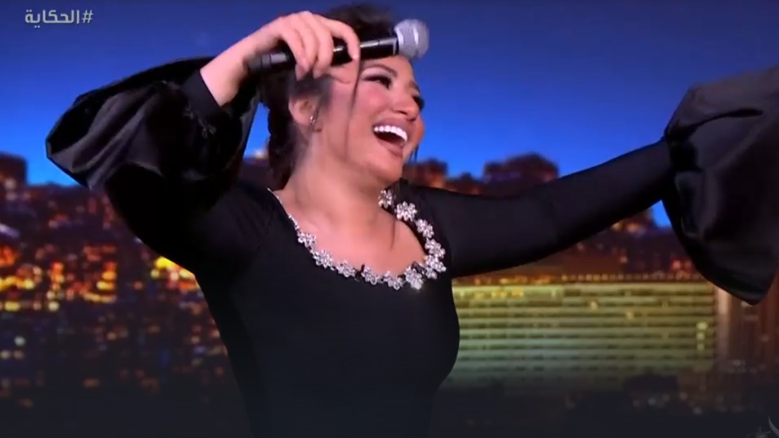 عمرو أديب شاركها الغناء.. رحمة محسن تشعل ستوديو الحكاية في أول ظهور تلفزيوني لها بعد تألقها مؤخرًا