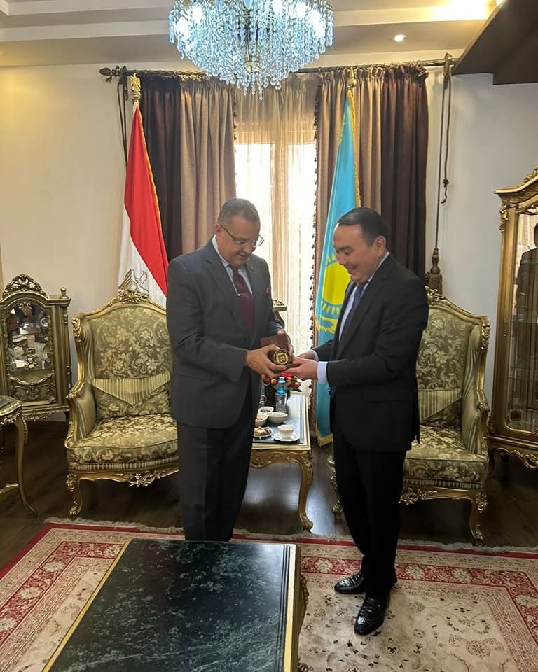 محافظ جنوب سيناء يلتقي سفير كازاخستان بالقاهرة 