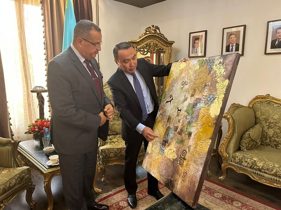 محافظ جنوب سيناء يلتقي سفير كازاخستان بالقاهرة 