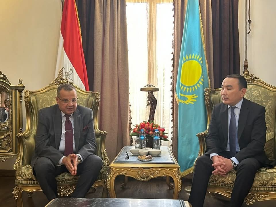 محافظ جنوب سيناء يلتقي سفير كازاخستان بالقاهرة 