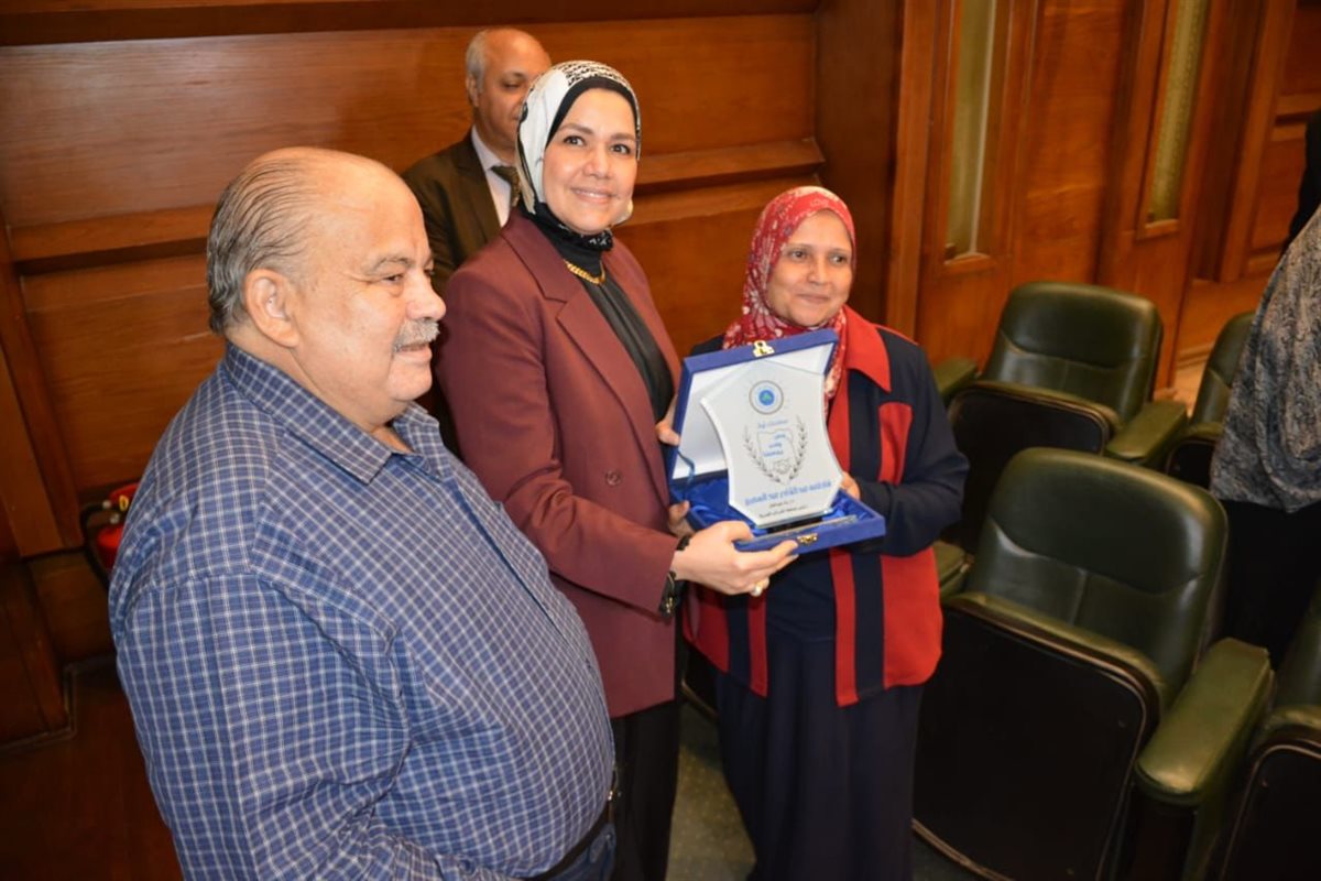 الضرائب  تكرم العاملين الفائزين بالمسابقات الدينية دعمًا للوحدة الوطنية 