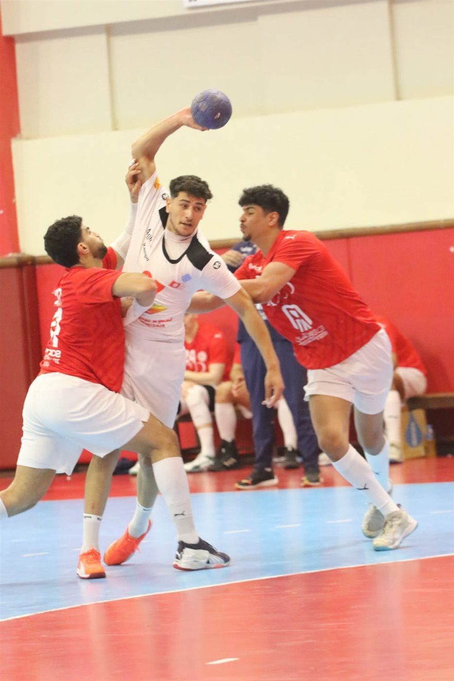 <strong> منتخب الناشئين يهزم تونس وديا استعدادا لمونديال اليد</strong>