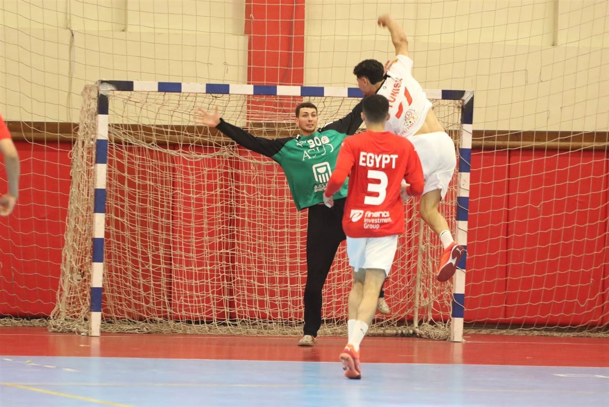 <strong> منتخب الناشئين يهزم تونس وديا استعدادا لمونديال اليد</strong>