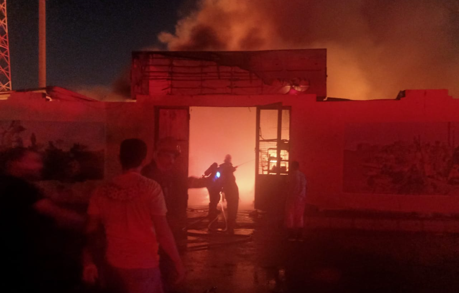 حريق يلتهم سوق الخضار بمنطقة حجر الأساس