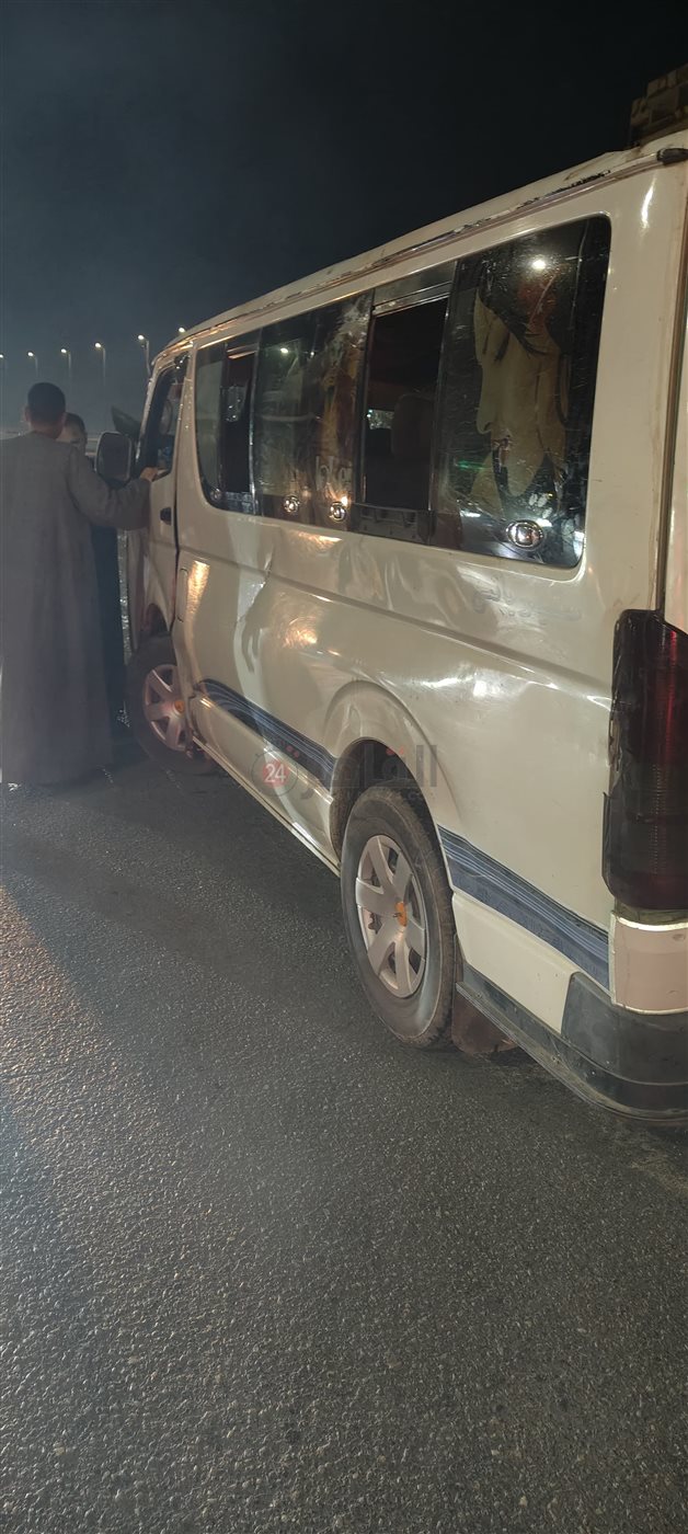 ميكروباص مُنقلب على الدائري