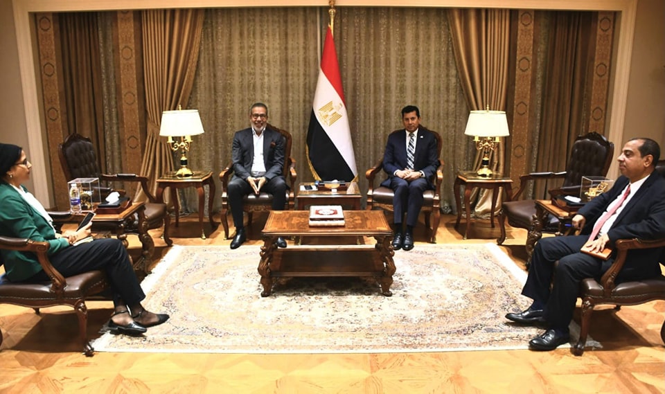وزير الشباب والرياضة يبحث مع الكاتب والسيناريست مدحت العدل