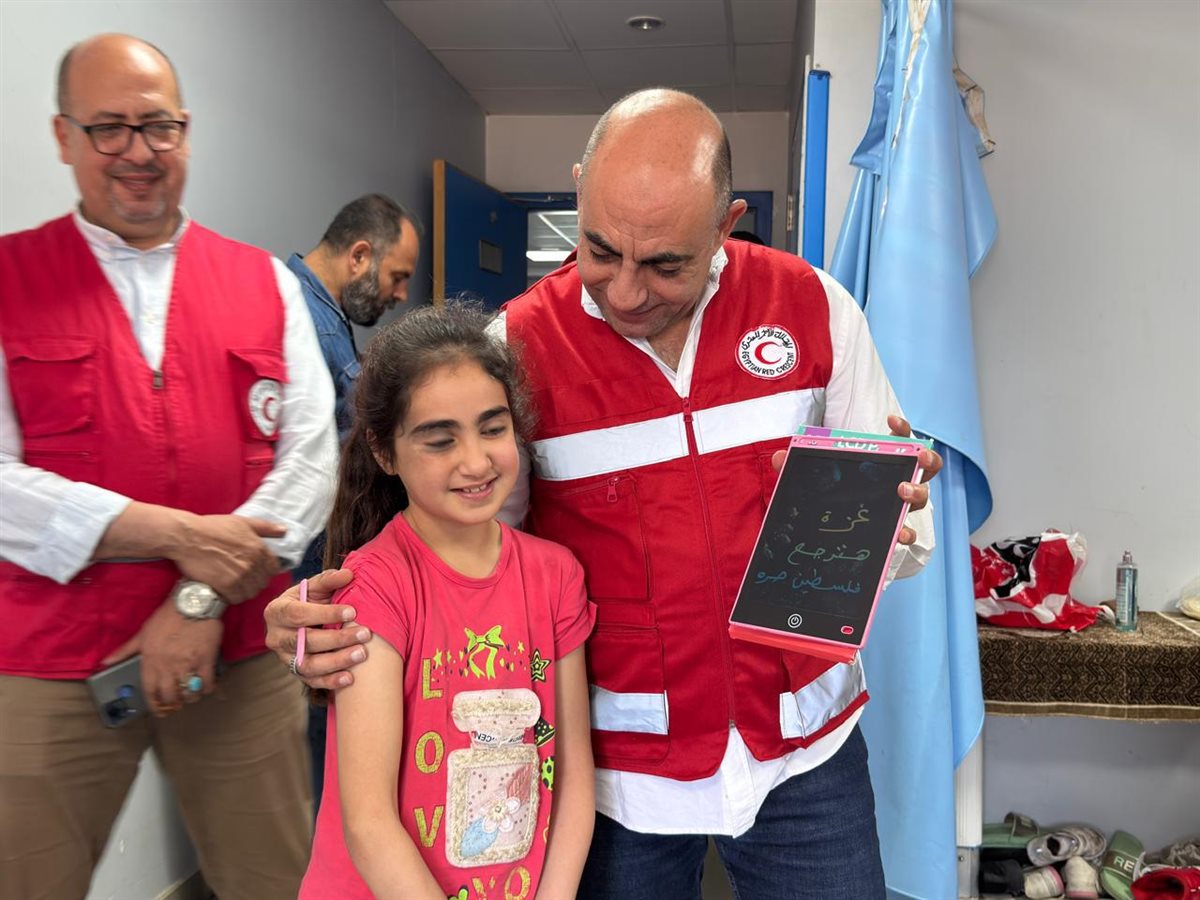 الهلال الأحمر يدعم المرضى الفلسطينيين في مستشفيات المنوفية