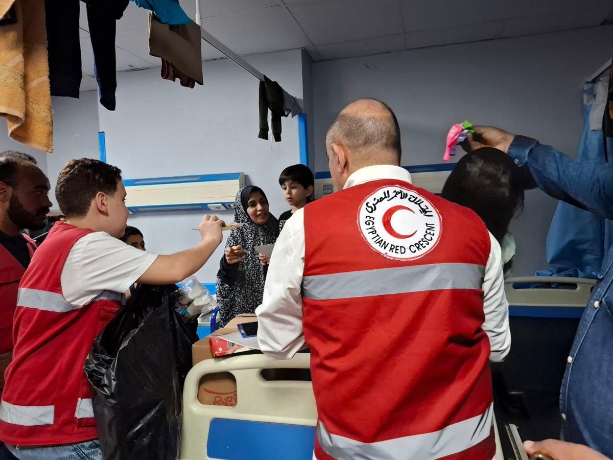 الهلال الأحمر يدعم المرضى الفلسطينيين في مستشفيات المنوفية