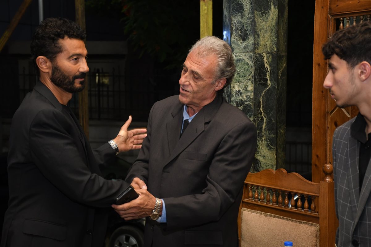 جوم الفن يقدمون واجب العزاء في الفنانة سميحة أيوب بمسجد عمر مكرم