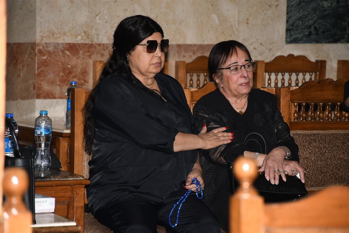 جوم الفن يقدمون واجب العزاء في الفنانة سميحة أيوب بمسجد عمر مكرم