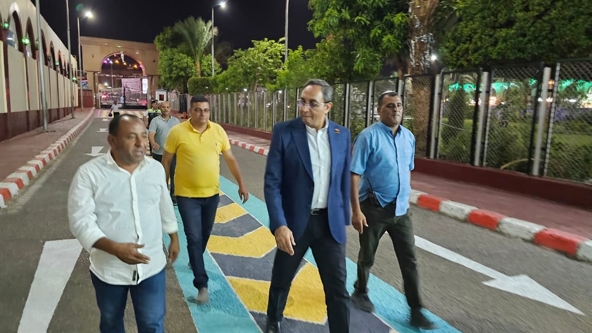 محافظ قنا يتفقد ساحات مسجد عبدالرحيم القناوي