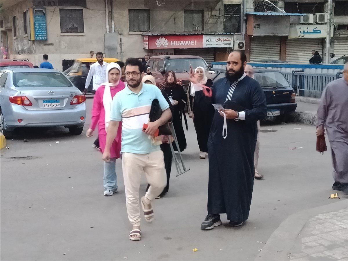 توافد المصلين 