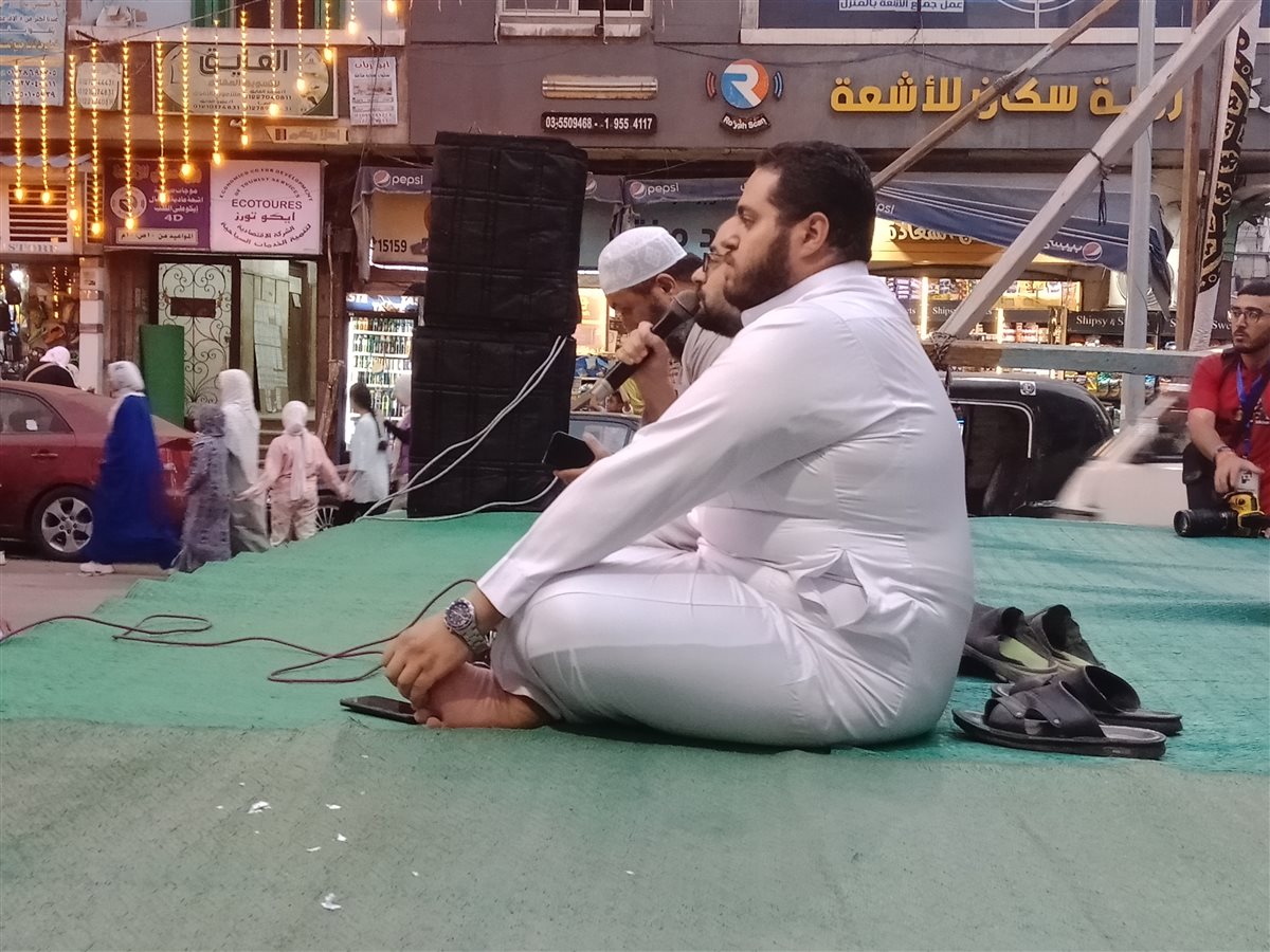 توافد المصلين 