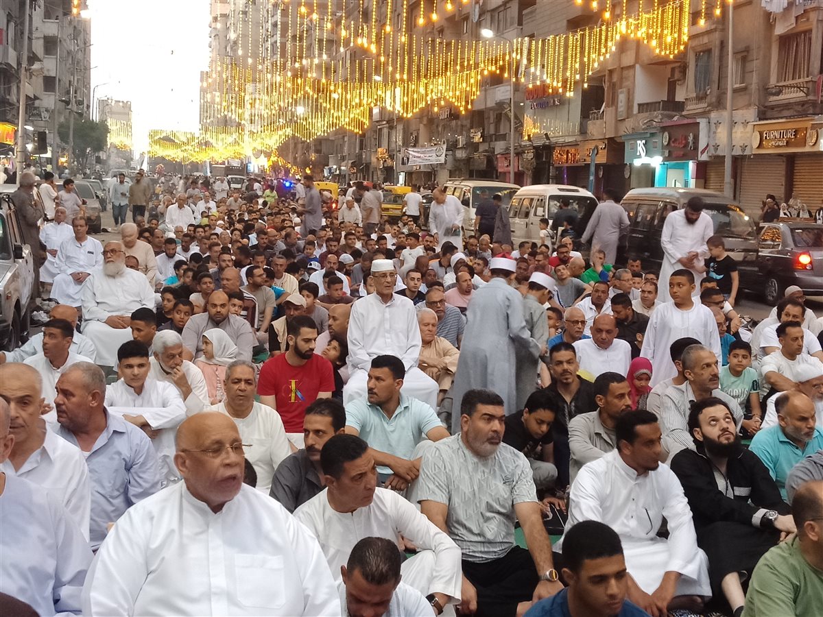 توافد المصلين 