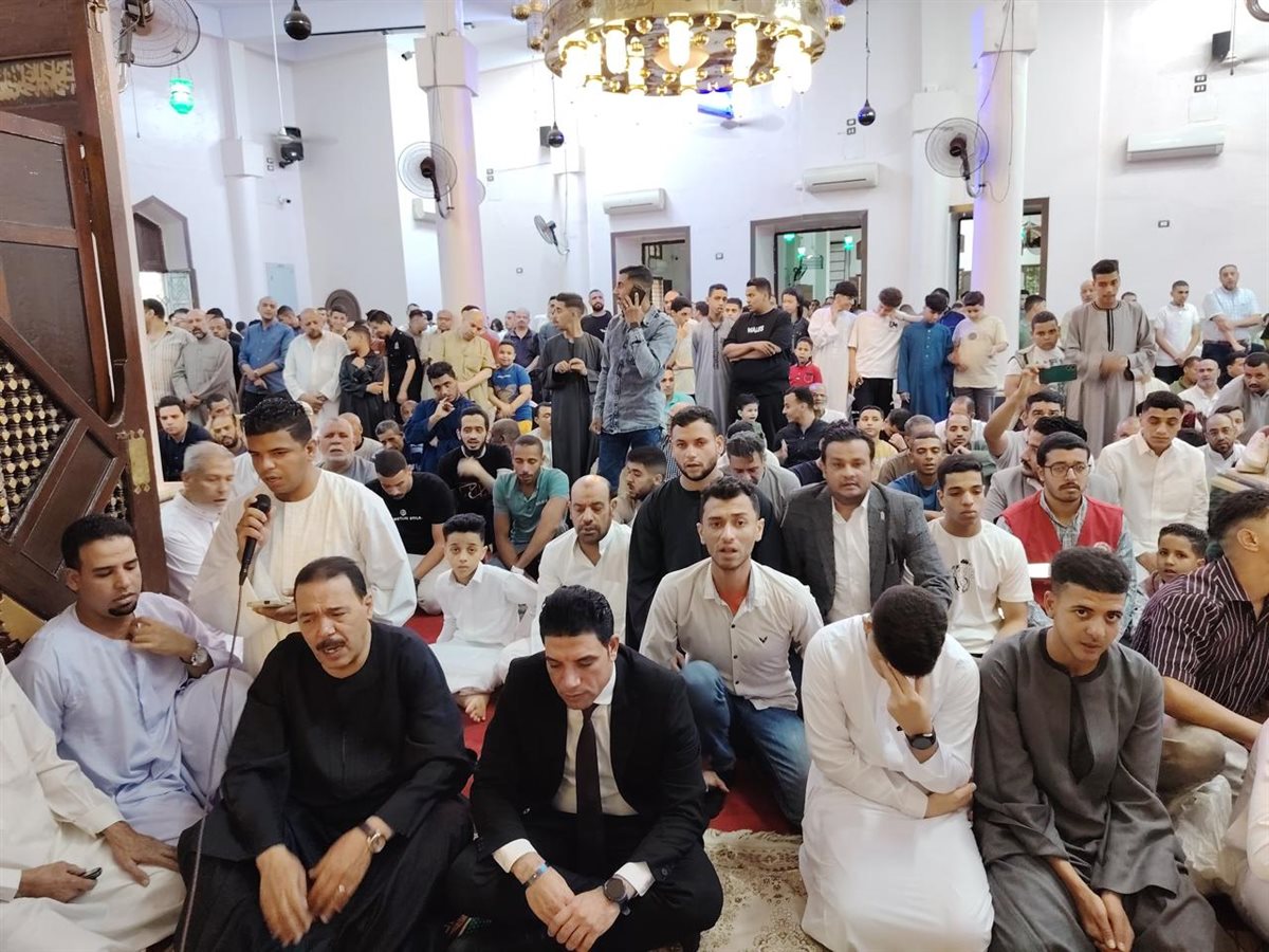 نائب محافظ سوهاج يشارك المواطنين في احتفالات العيد