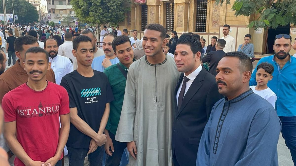 نائب محافظ سوهاج يشارك المواطنين في احتفالات العيد