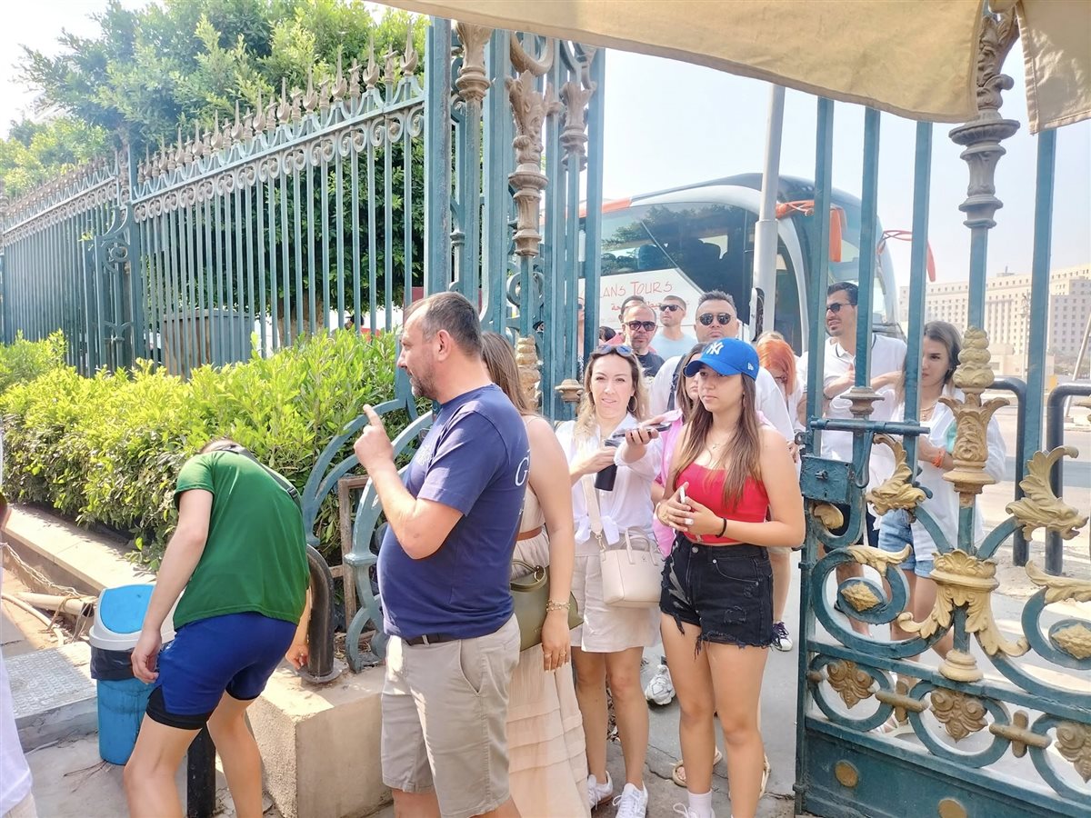 إقبال كبير من السائحين على زيارة المتحف المصري بالتحرير