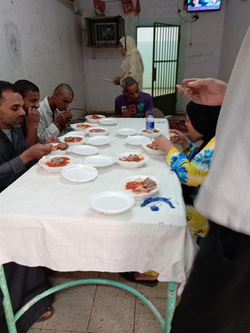 إفطار جماعي للنزلاء بقسم الأمراض النفسية بمستشفى الفيوم العام