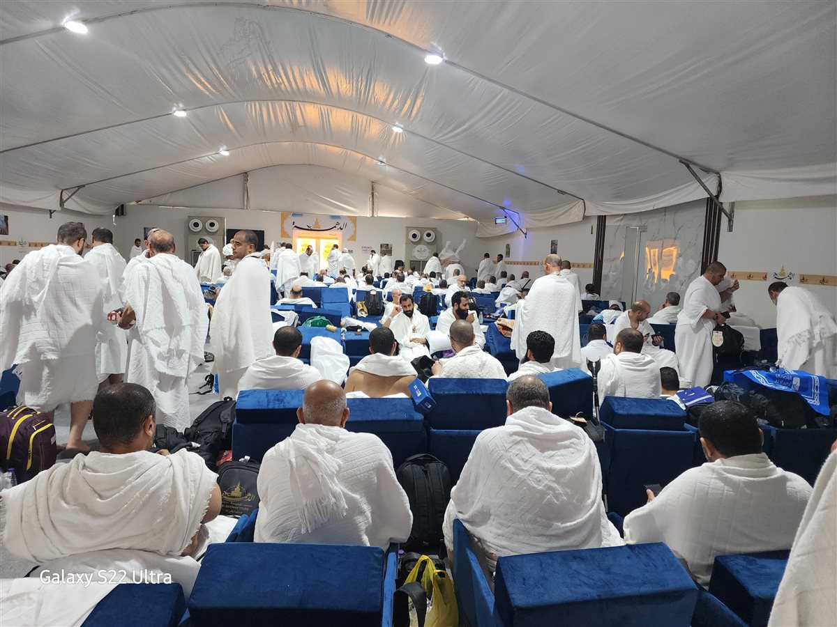 حجاج السياحة يبدأون أداء نسك رمي الجمرات في مشعر منى 