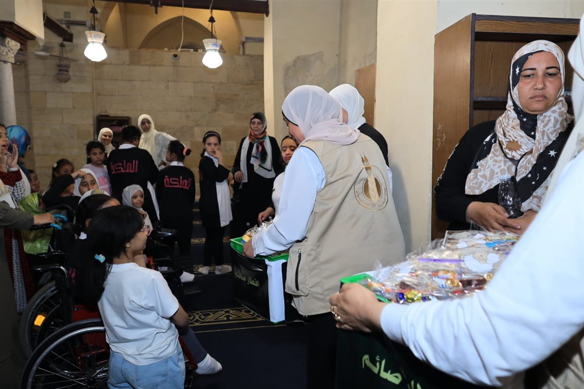  بيت الزكاة والصدقات يقدّم الهدايا والحلويات لـ200 طفل من ذوي الهمم 