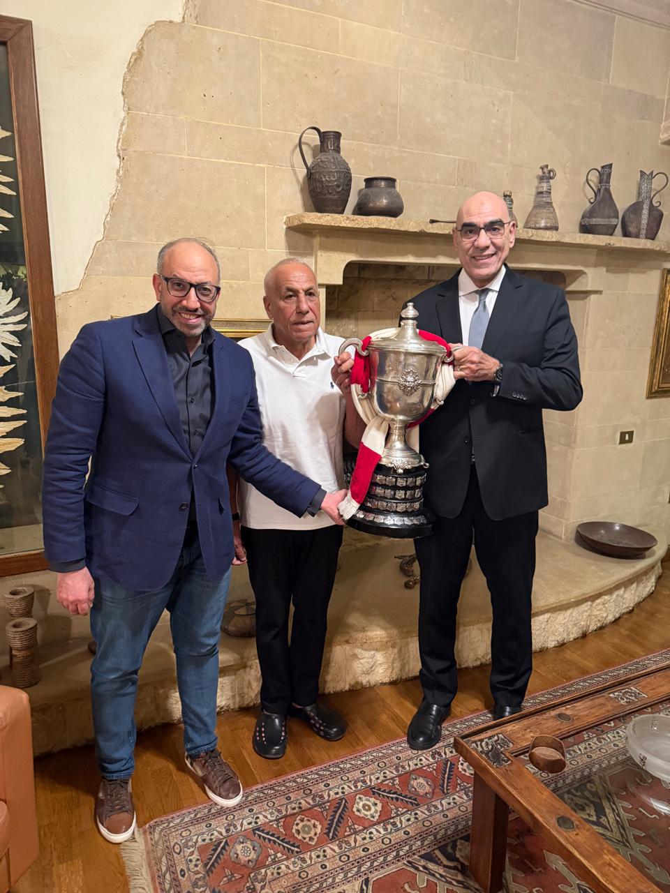 <strong>حسين لبيب رئيس نادي الزمالك يحتفل بكأس مصر </strong>