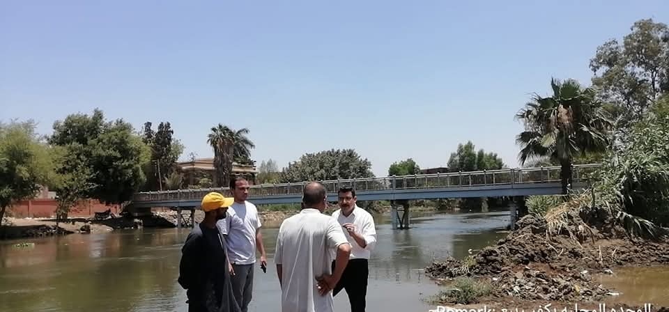 محليات المنوفية تتعامل مع غمر مياه ترعة الباجورية لطريقين في تلا
