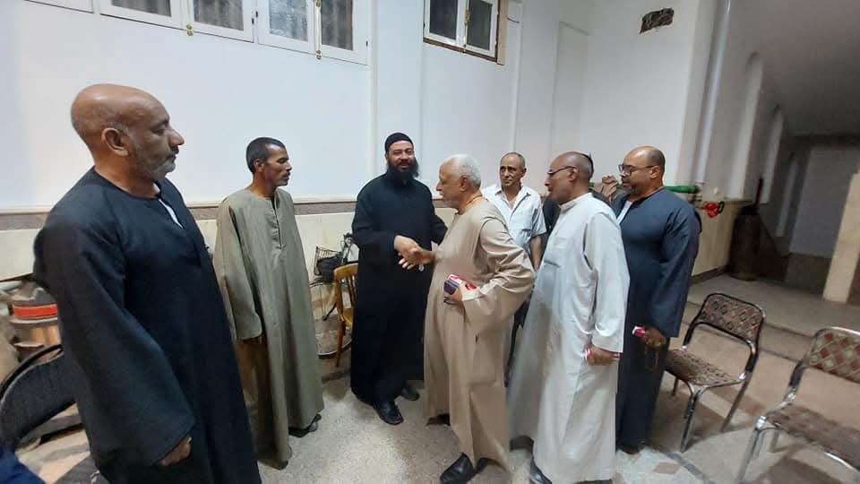 الأهالي يزورون كنيسة إسنا للتضامن