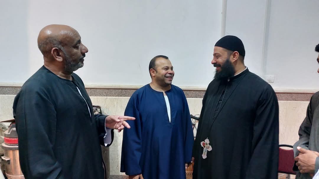 الأهالي يزورون كنيسة إسنا للتضامن