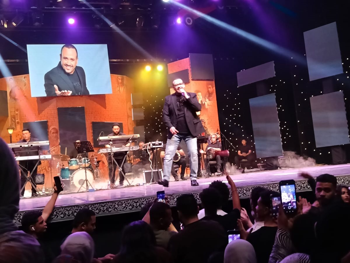 لقطات من حفل هشام عباس على مسرح البالون