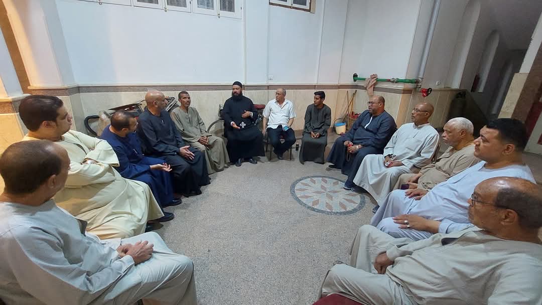 الأهالي يزورون كنيسة إسنا للتضامن