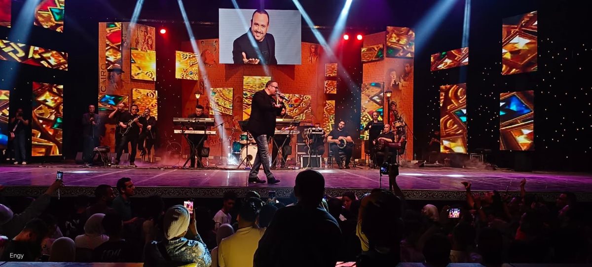 لقطات من حفل هشام عباس على مسرح البالون