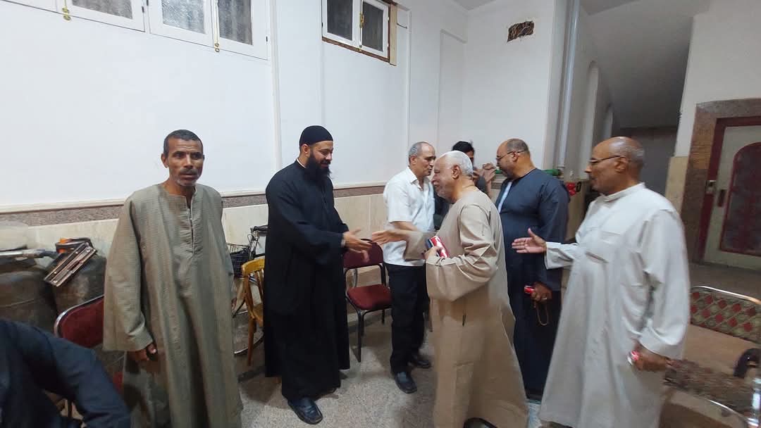 الأهالي يزورون كنيسة إسنا للتضامن