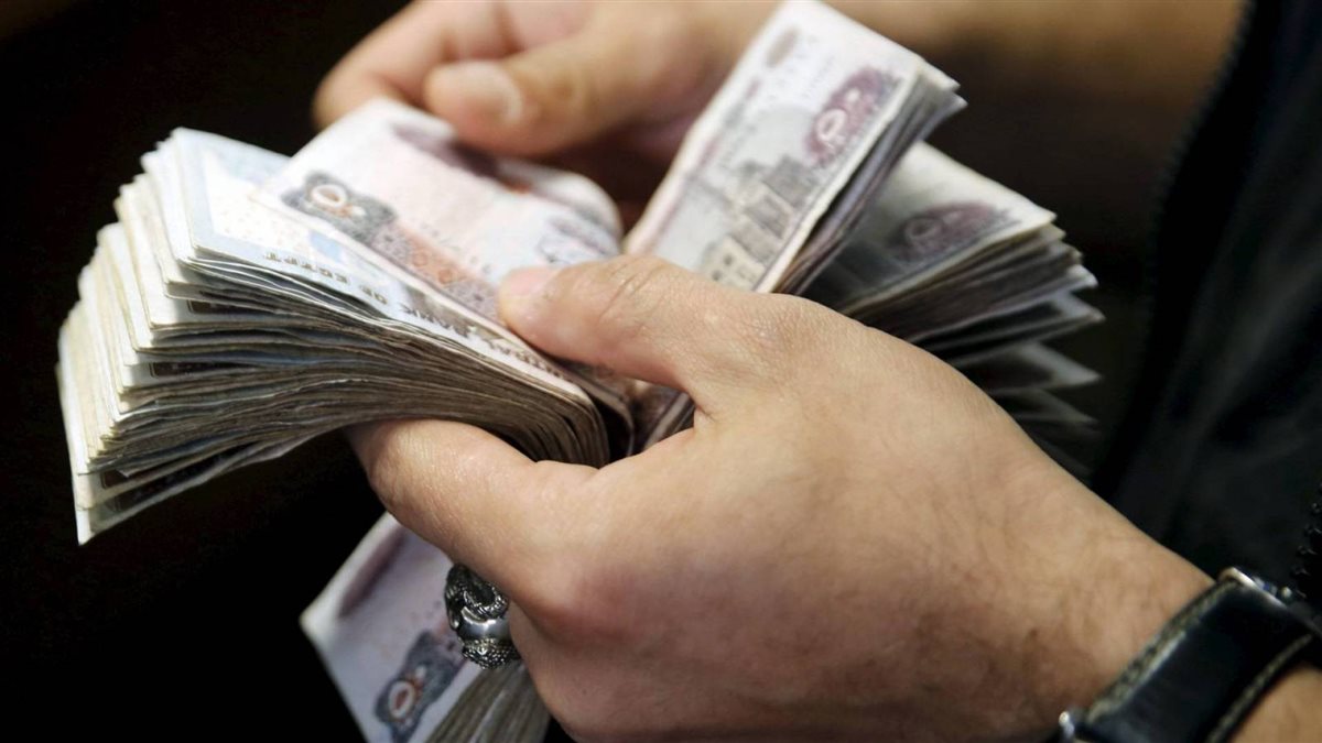 أموال نقدية - مرتبات شهر يونيو للعاملين بالدولة